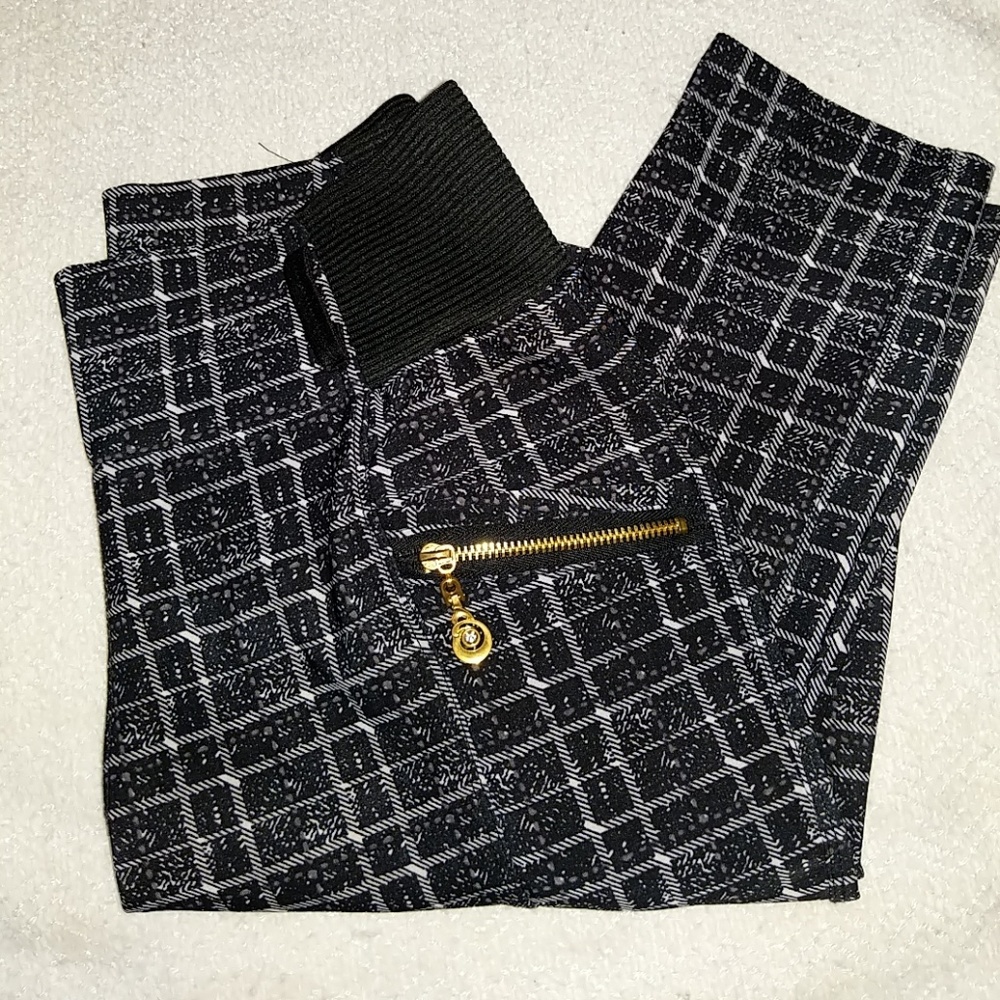 Plaid print leggings with pockets!